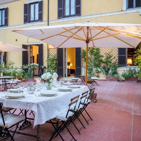 Palazzo Berardi: Renaissance Downtown Luxury Rome