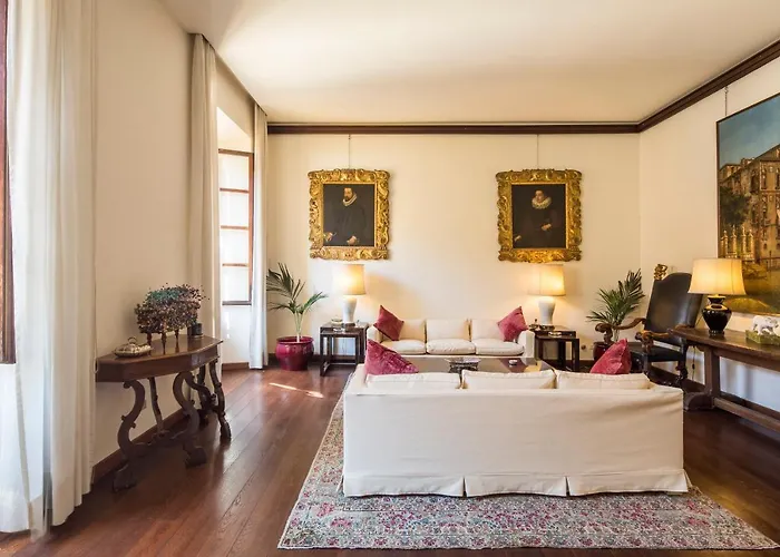 Palazzo Berardi: Renaissance Downtown Luxury Сasa de vacaciones Roma