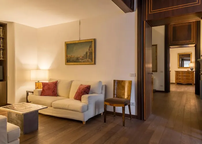 Palazzo Berardi: Renaissance Downtown Luxury Сasa de vacaciones *