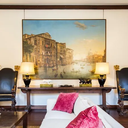 Palazzo Berardi: Renaissance Downtown Luxury * Rom