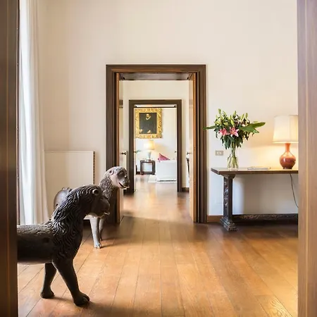 Palazzo Berardi: Renaissance Downtown Luxury Ferienhaus *