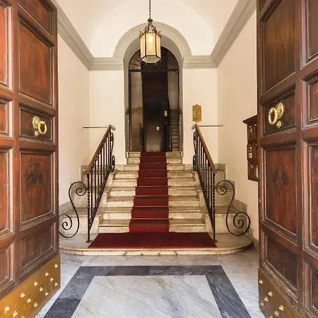 Palazzo Berardi: Renaissance Downtown Luxury Rom